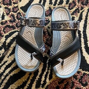 Women's BareTraps Deserae Rebound Flat Sandals